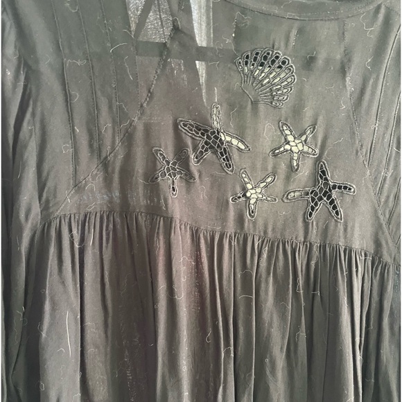 Long sleeve beach cover up or button front top with cut out embroidered detail - Picture 2 of 6